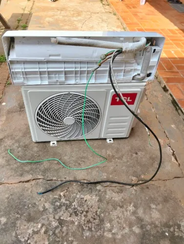 Vendo ar condicionado 9.000 bts ar quente e ar frio ótimo estado 