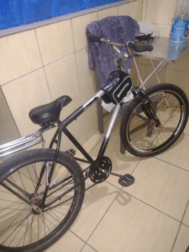 bicicleta com pneu vmx , detalhes só está sem freio