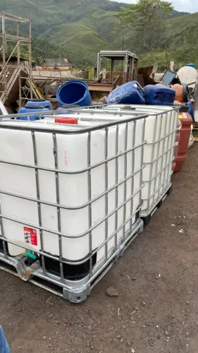 CONTAINER GRADEADO DE 1000L