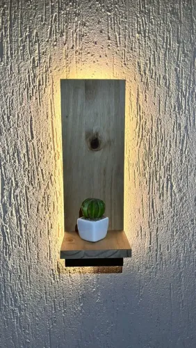 Abajur/Arandela de parede sem fio em madeira pinus (luz de led)