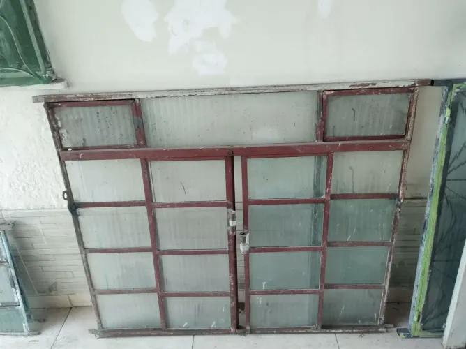 Janelas de ferro usadas em bom estado