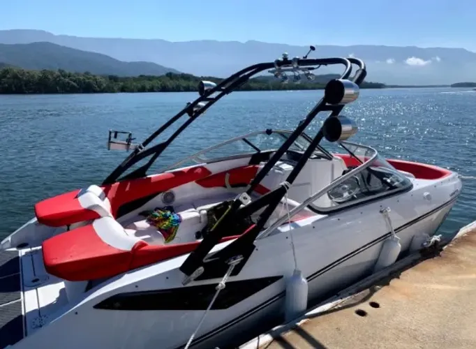 Jetboat seadoo wake - Lancha 10 lugares - 2 motores seadoo 215 HP 