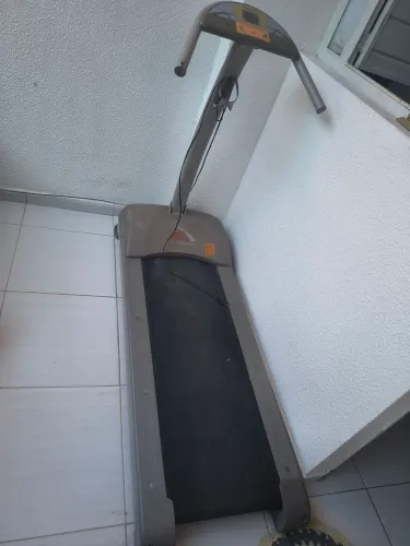 Vendo uma esteira elétrica