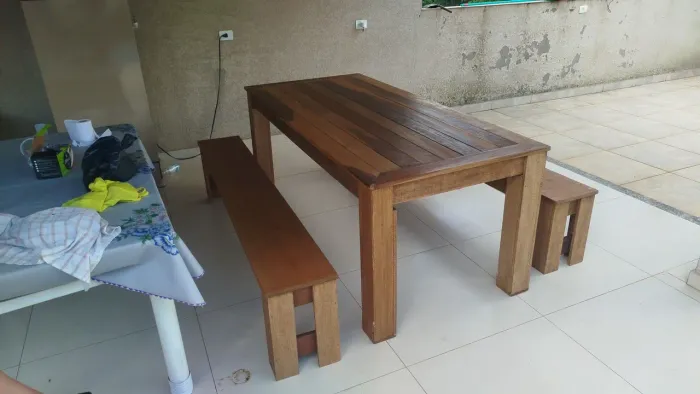 Linda mesa Rústica 2 m x 90 cm mais 2 bancos madeira de cumarú mesclado com cedro