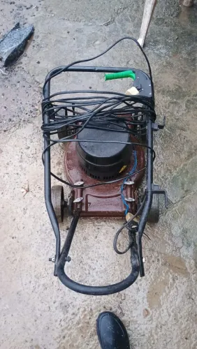 Vendo roçadeira carinho de grama