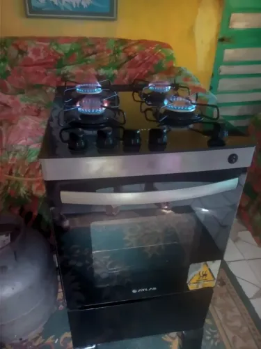 Vendo Fogão Atlas com mesa de vidro 4 Bocas e forno em perfeitas condições 