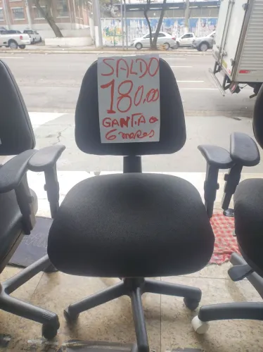 Cadeira giratória ergométrica