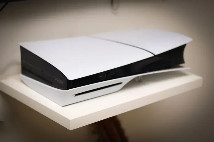 Playstation 5 - PS5 SLIM 1TB c/leitor + 3 Jogos