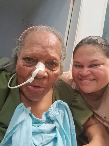 CUIDADORA ,AUXILIAR E TÉCNICA DE ENFERMAGEM