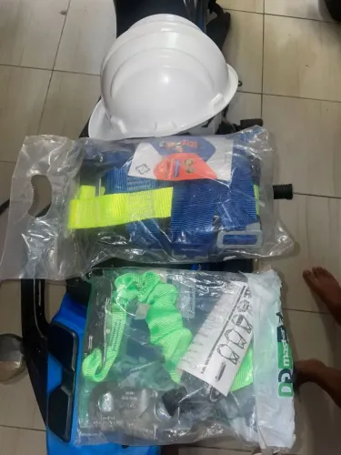 Vende-se EPI de altura completo. Em excelente estado, nunca usado!