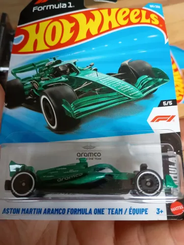 Aston Martin arrancó fórmula one hot wheels