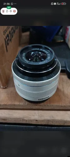 lente Samsung NX 20-50mm f/3.5-5.6 ED II i-Function.