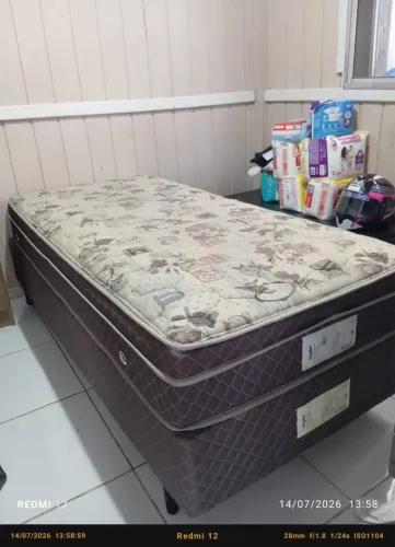 Vendo cama de solteiro