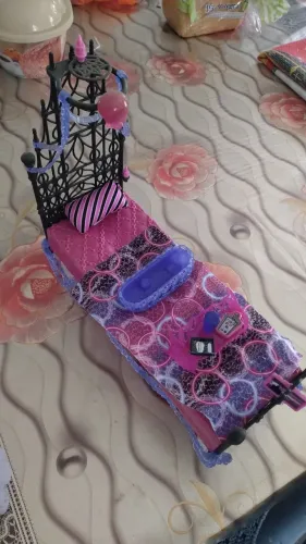 Vendo Cama da Monster High Spectra completa, w1