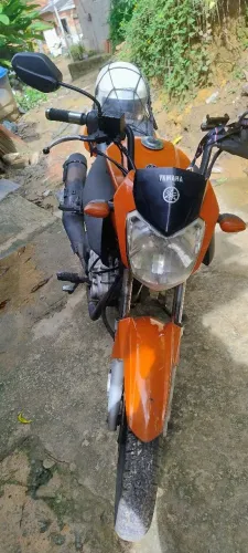 Vende-se uma  moto Yamaha 