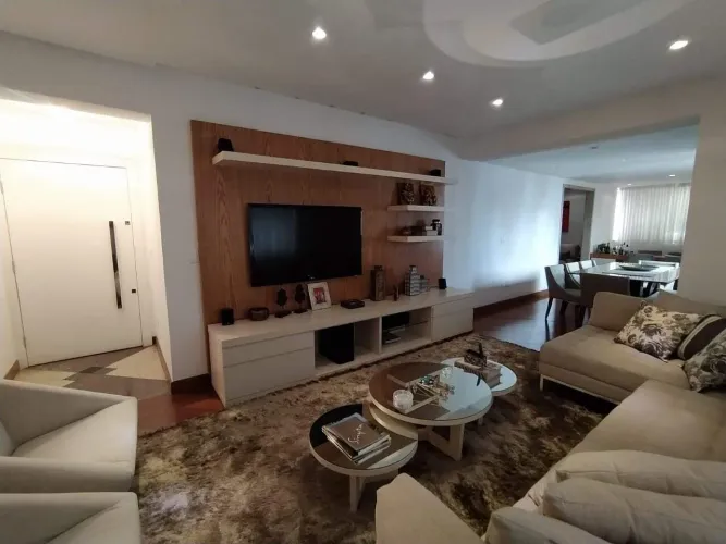 Apartamento residencial à venda no Centro de Divinópolis/MG 200 m² e 4 vagas