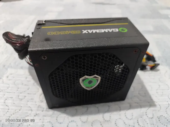 Fonte gamer Gamemax GM600 80 Plus