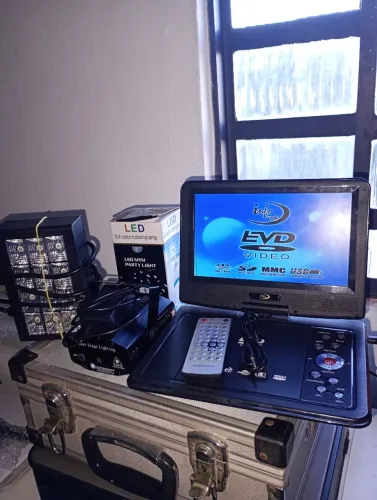 Dvd portátil e luzes de festa com maleta sem chave