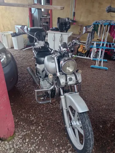 Vendo Dafra 150 moto em ótimo estado de conservação não tem nada pra fazer só andar