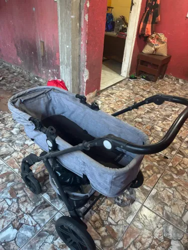Carrinho de bebê Cosco