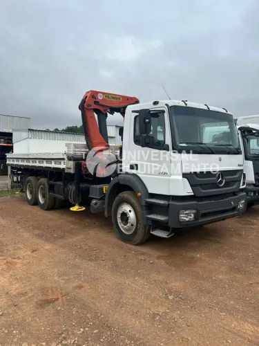 Caminhão Mercedes-Benz axor 3131