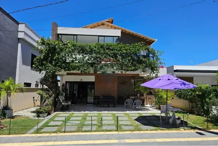 Linda Casa de Alto Padrão 4/4 na Praia de Pirangi Condomínio Vila Maria