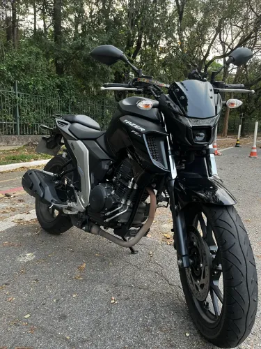 Yamaha FZ25 Fazer 2023 - impecável único dono