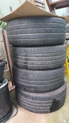 Vendo pneu 225/45 R17