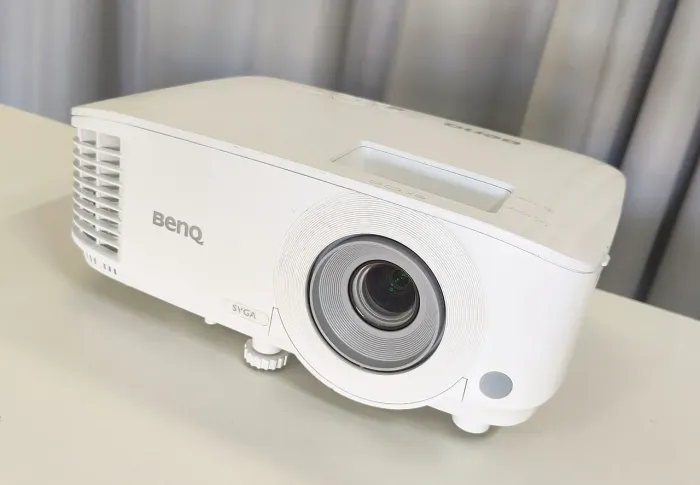 Projetor de Vídeo de 4.000 Lúmens 2XHDMI DE ALTO BRILHO PROFISSIONAL