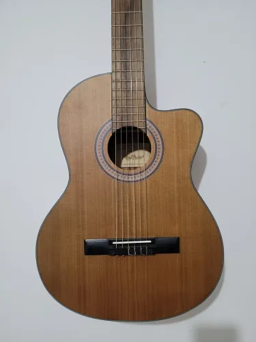 Vendo ou Troco Violão Redburn NC-55 em perfeito estado.