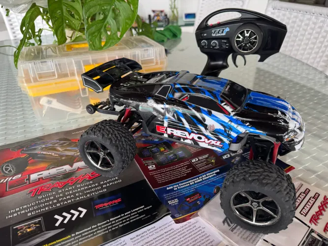 Automodelo TRAXXAS E Revo VXL