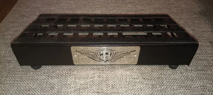 Pedalboard CFD 40x20 com fonte para 5 pedais 