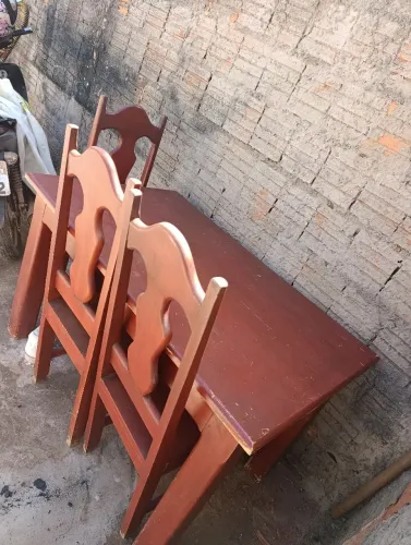 Vende-se mesa
