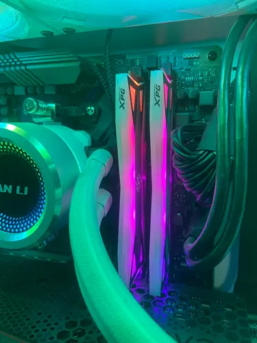 Memoria ram xpg 2x8 3600mhz LED