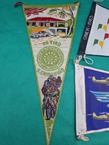 4 FLÂMULAS DE SEDA ANTIGAS ANOS 50