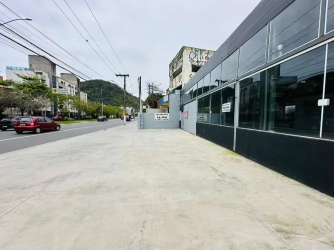 Lojas comerciais venda, localizada na Avenida Dom Pedro I na Praia da Enseada no Guarujá.