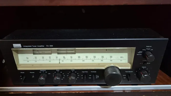 Vendo Receiver Sansui - 300