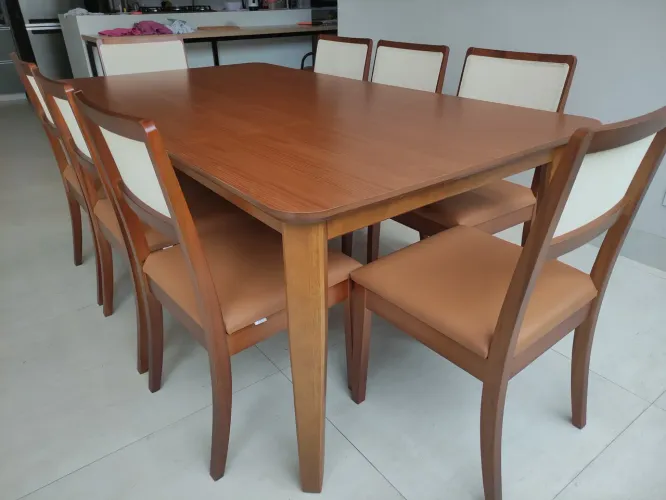Mesa retangular de madeira