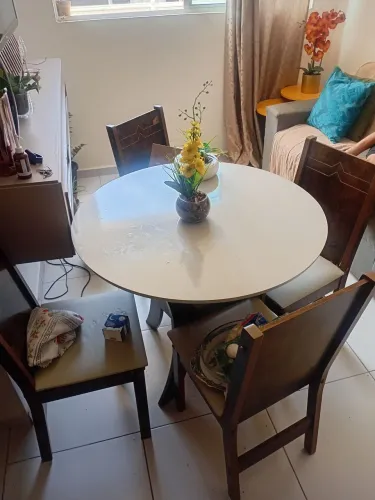 Mesa de 4 cadeiras