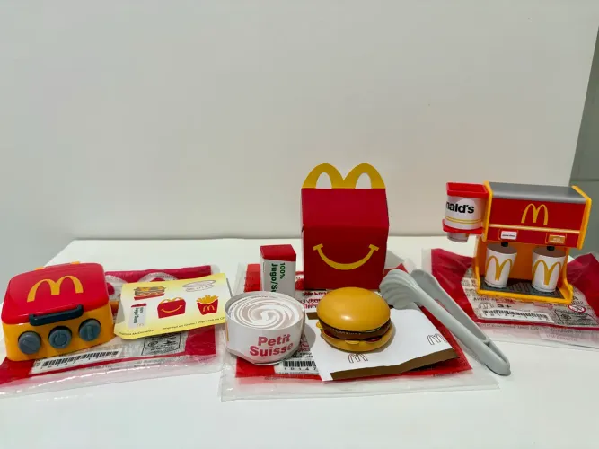 Brinquedos McDonald?s Brincando de Méqui NOVO - 2023