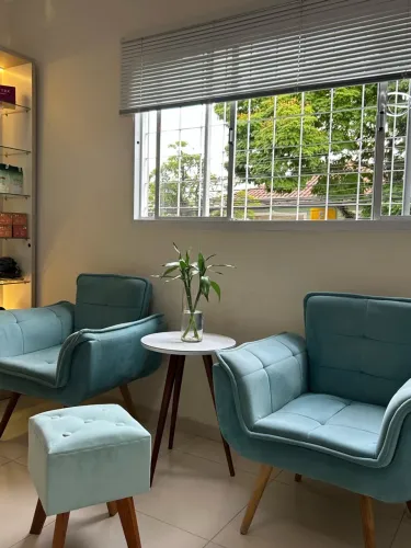 Conjunto 3 Poltronas Azul + Puff Decorativo