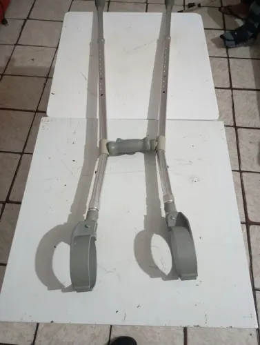 muletas axilares de alumínio da marca Mercur