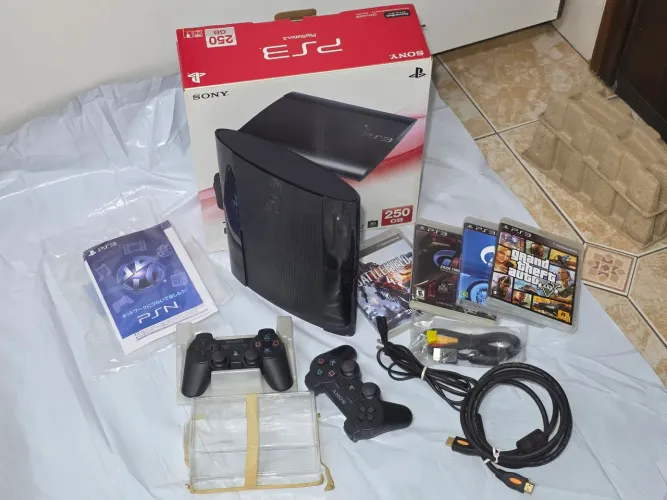 PlayStation 3 Super Slim 250gb Caixa Original Japonês Completo Ps3 + 4 Jogos Físicos