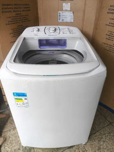 Máquina de lavar Eletrolux,14 kilos, funciona perfeitamente, entrego grátis,com garantia