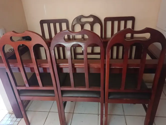 Mesa e 6 cadeiras