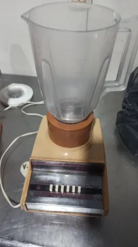 Liquidificador e batedeira antigos