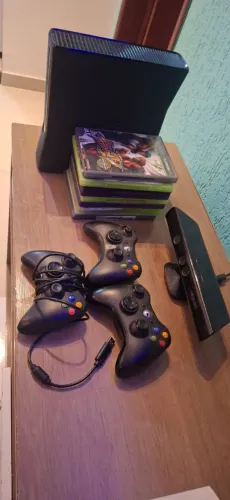 Xbox 360 + Kinect + 3 Controles Originais Funcionando