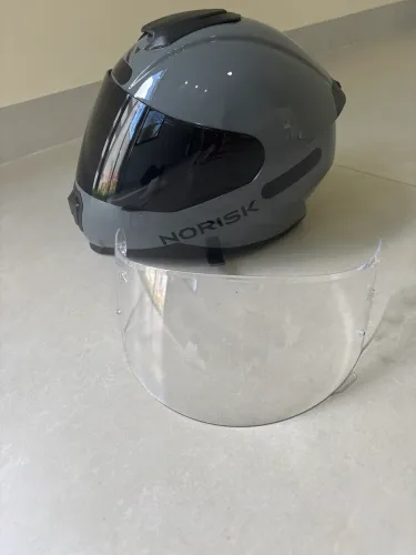 Capacete norisk razor muito pouco usado