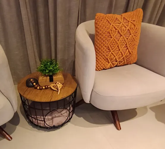 Mesa de apoio e cama Pet integrada tipo toca<br>