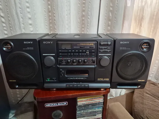 Bombox Sony CFD 445
